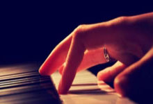 半岛体育教练-携手奋进：柏林赫塔球员兢兢业业，力争实现连胜