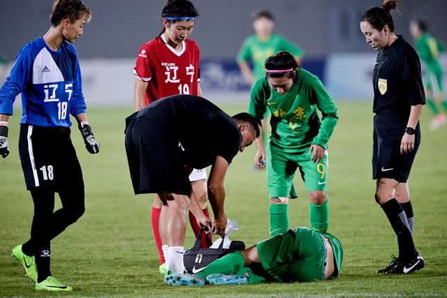 足球赛事中体现出来的团队协作精神令人感动 足球赛事中体现出来的团队协作精神令人感动