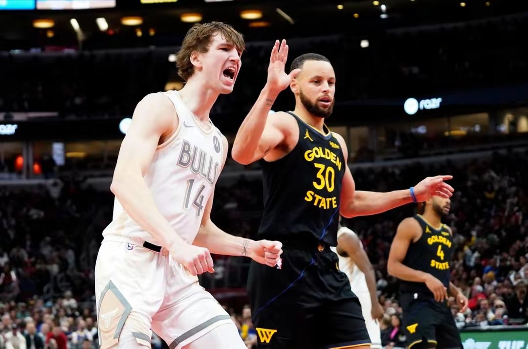 半岛体育入口-勇士全队火力全开，逆转夺胜