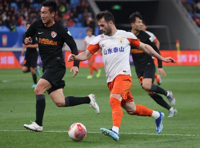 半岛体育视频-包含鲁能客场逼平延边,艰难保持不败的词条