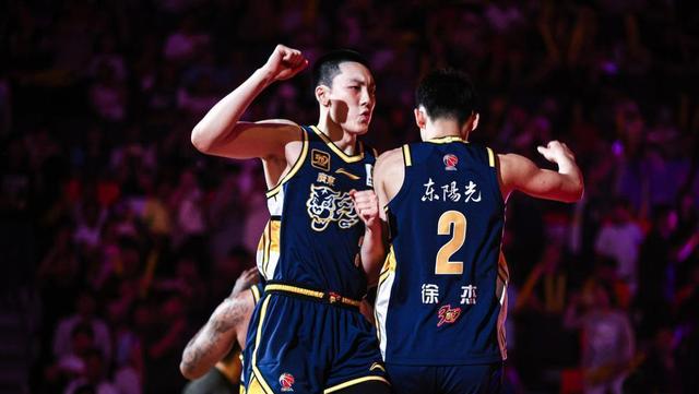 半岛体育教练-山西男篮客场战胜劲旅，实现胜利