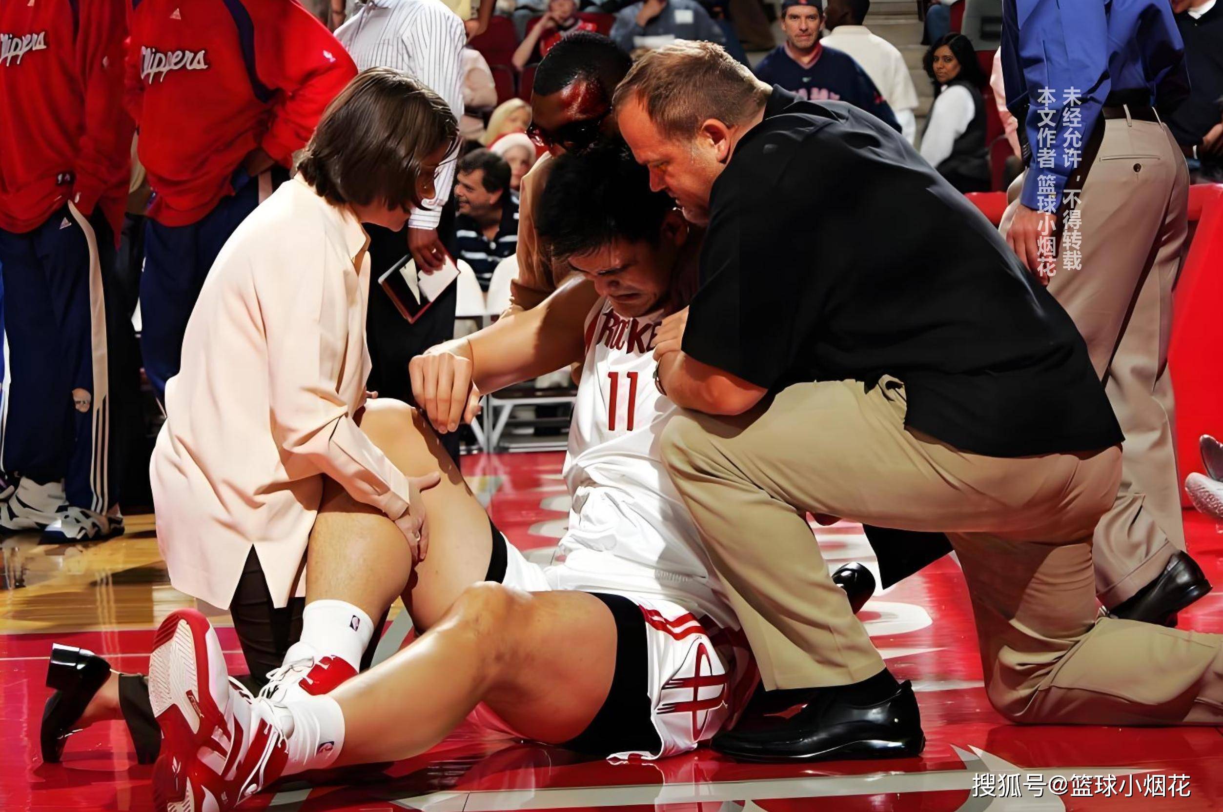 短暂休息后,球员们再度回到赛场上的简单介绍 短暂休息后,球员们再度回到赛场上的简单介绍