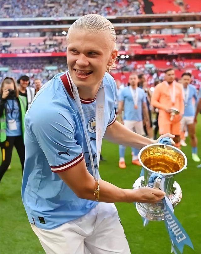 半岛体育下载-埃弗顿队终结不败纪录，球员表现有交差