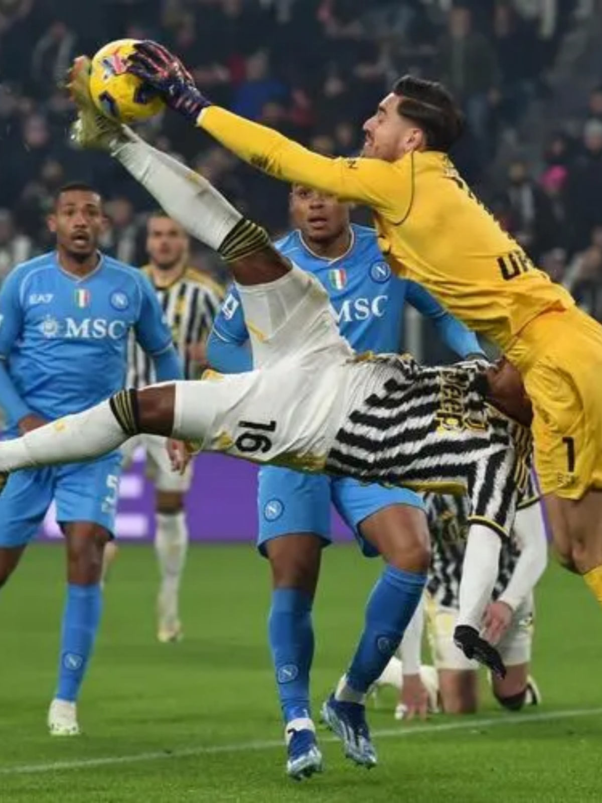 半岛体育培训-关于罗马试图签下新中场球员,加强球队中场的信息