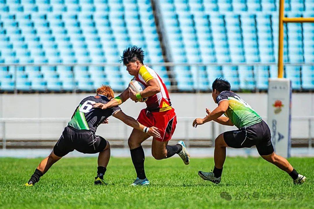 半岛体育官方-球场风云:胜利队伍庆祝获胜!的简单介绍