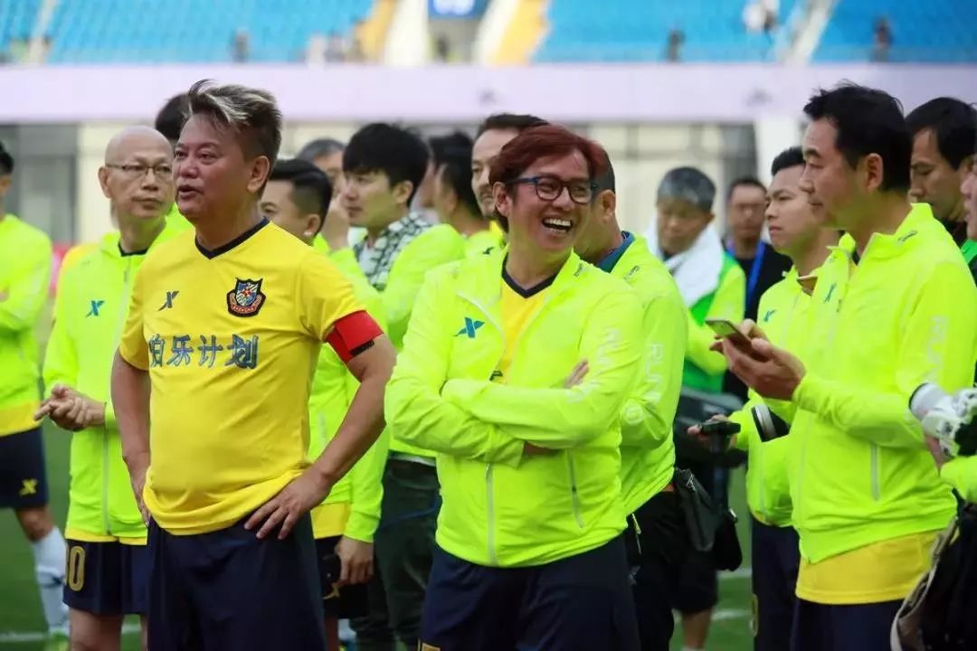 包含健康之城足球队全力以赴,取得骄人成绩的词条