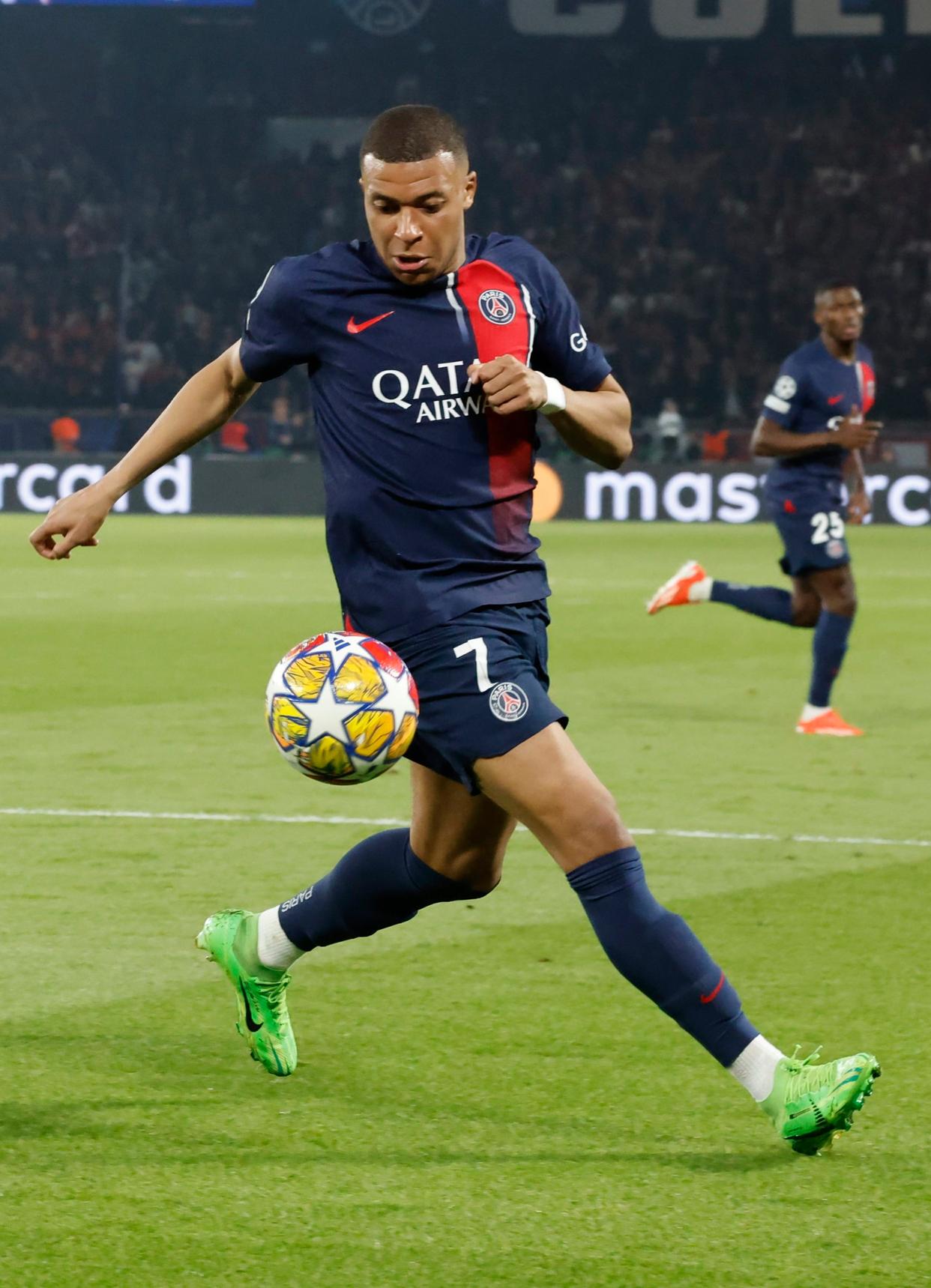 欧冠比赛中，巴黎圣日耳曼队获胜