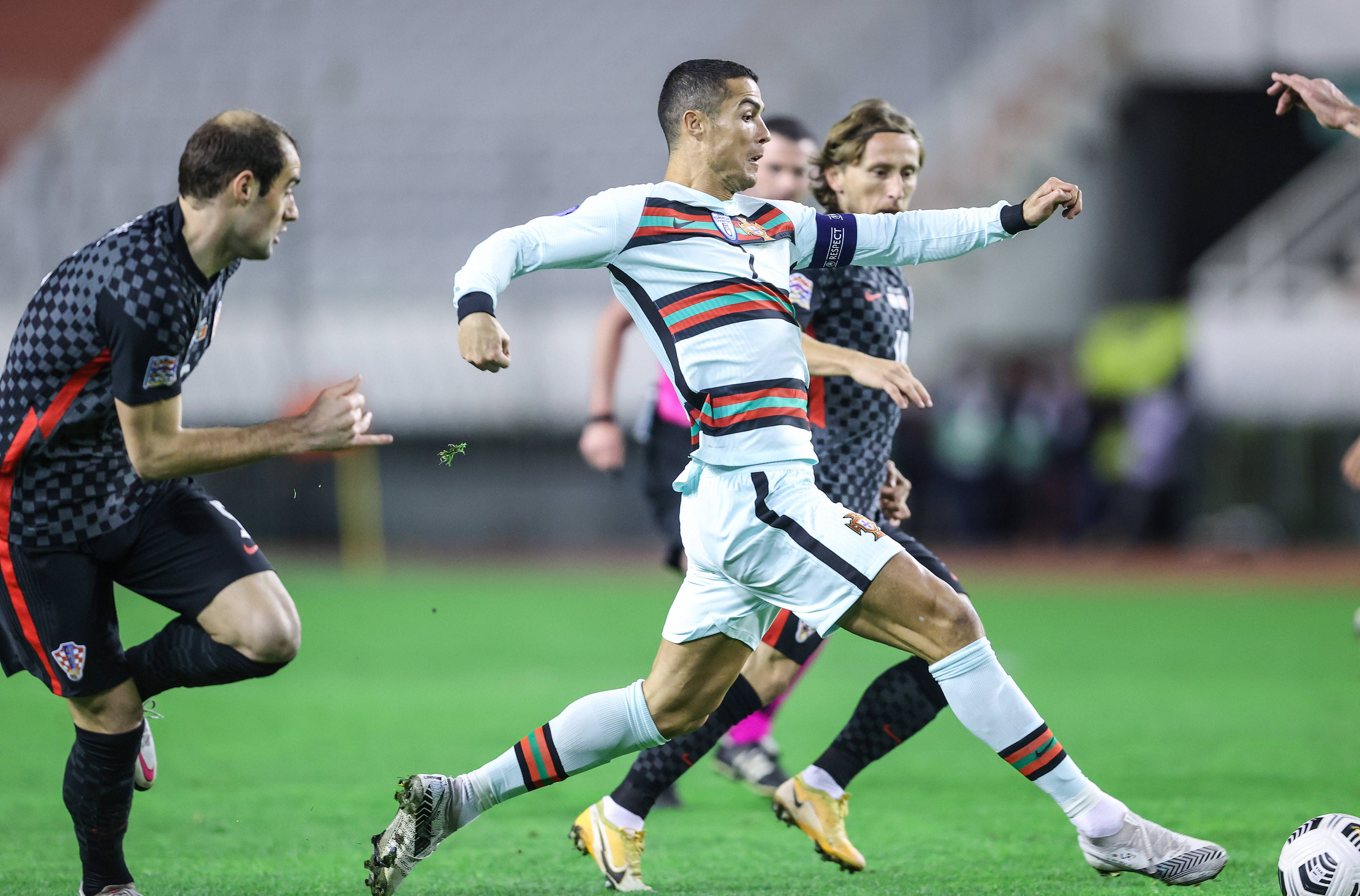 葡萄牙队逆袭击败克罗地亚,成功晋级欧预赛强的简单介绍 葡萄牙队逆袭击败克罗地亚,成功晋级欧预赛强的简单介绍