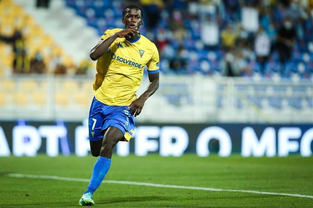 半岛体育新闻-包含里尔客场大败，状态不佳下滑的词条