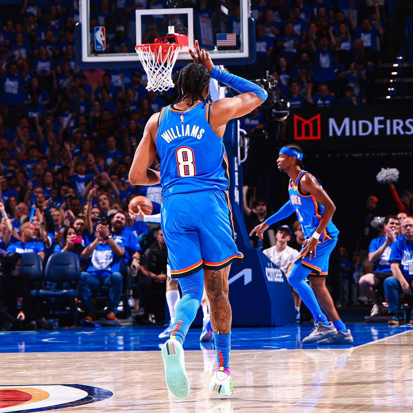 半岛体育投注-灰熊篮网遗憾失利,主场未能守住胜利