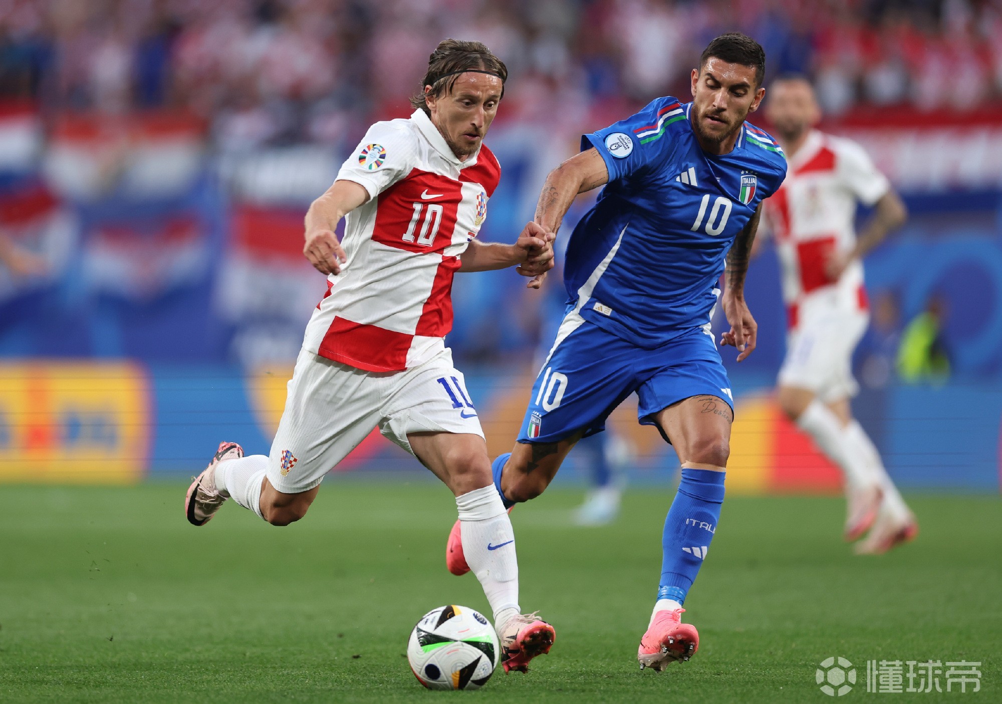 半岛体育新闻-克罗地亚队击败瑞士队,晋级前景一片光明的简单介绍